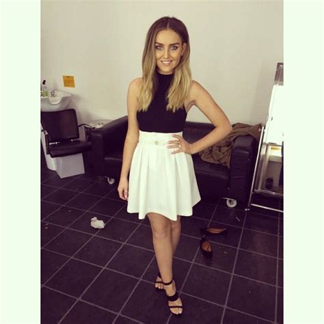 Perrie Edwards Beijou Pela Primeira Vez Aos Anos De Idade E Segundo