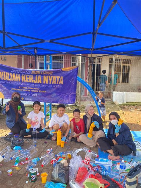 Meningkatkan Pengetahuan Masyarakat Akan Bahaya Sampah Plastik Untuk