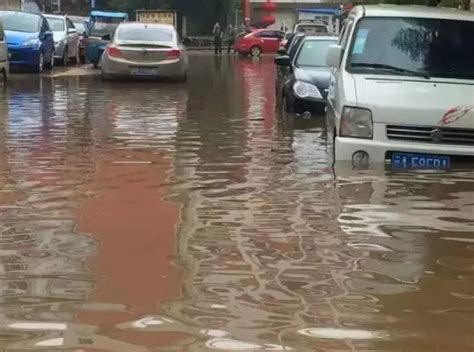 大雨过境，昆明城区多地积水