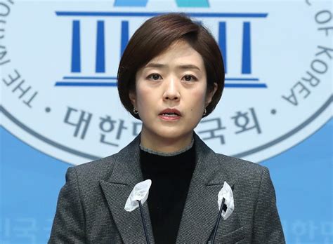 민주당 가장 큰 위기고민정 최고위원직 던졌다 한국경제