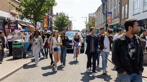 Se prohibirá la circulación de automóviles en Camden High Street a