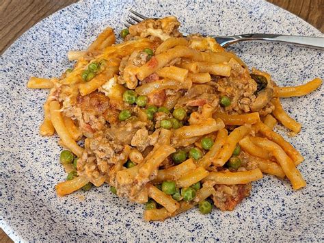 Berbackene Makkaroni Mit Erbsen In Tomaten Hackfleisch Frischk Se So E