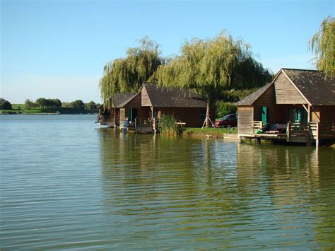 Chalets au bord de leau Village Vacances et Pêche