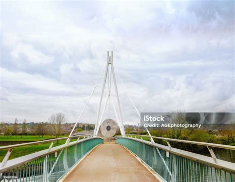 Siklus Jembatan Dan Jembatan Pejalan Kaki Miller Di Atas Sungai Exe