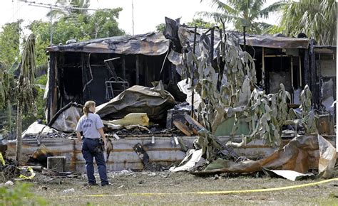 2 Killed When Small Plane Crashes Into Mobile Homes The Columbian