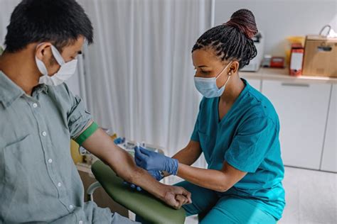 how to become a phlebotomist