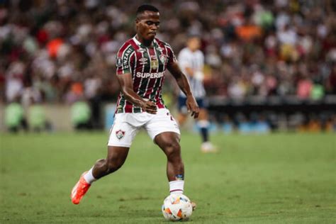 Após Data Fifa Arias se reapresenta ao Fluminense nesta sexta feira