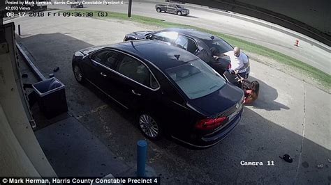 Robbers Attempt To Grab Purse With 75000 From A Woman The Texas Gas