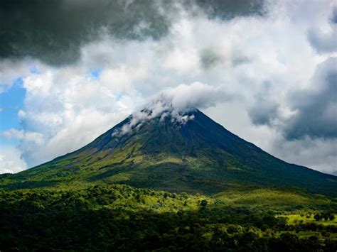 Volc N Arenal Y Aguas Termales Baldi Hot Springs Azteca Tours