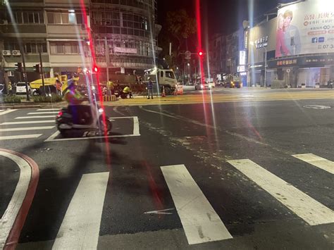 車輛駛入輕軌軌道 造成草皮毀損及兩處灑水設施無法運作 媒事．看新聞