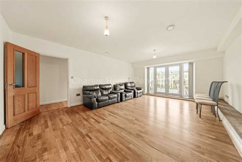 2 Bed Flat To Rent In Greens End Woolwich Se18 Zoopla