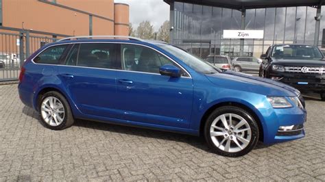 Skoda Octavia Combi 2017 2018 Style Business Race Blue Metallic Walk