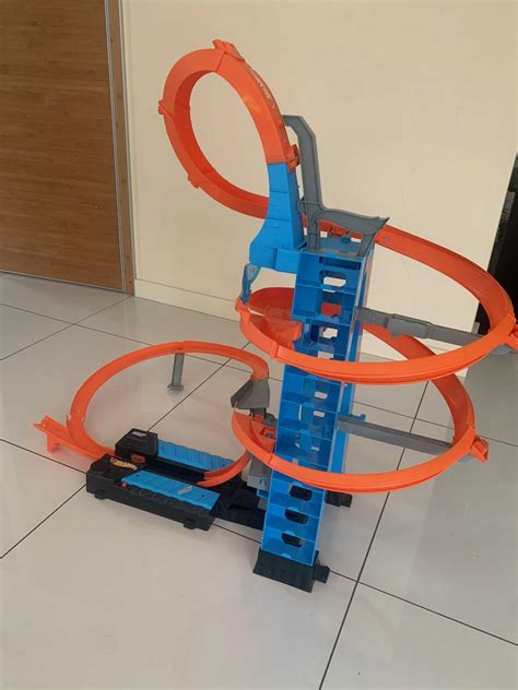 HOT WHEELS Garaż Tor Samochodowy wyścigowym WIEŻA PĘTLE Transporter