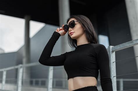 Premium Photo Urban Fashion Female Portrait Of Beautiful Stylish