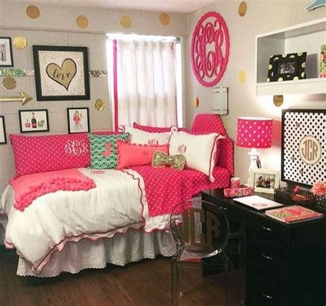 25 Preppy Dorm Rooms To Copy Society19 Dorm Room Decor Girls Dorm