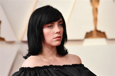 Billie Eilish Swapped Her Shag Haircut for a Flicked Bob at the Oscars - Fashnfly