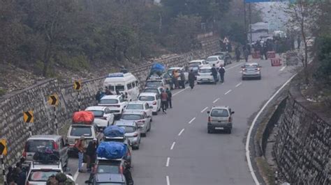 Jammu Srinagar Highway Traffic Halted On National Highway For Road Widening Work Amid Safety