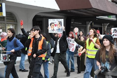 Masovni Protesti U Novom Sadu Zbog Prebijanja Studenata Naslovi Net