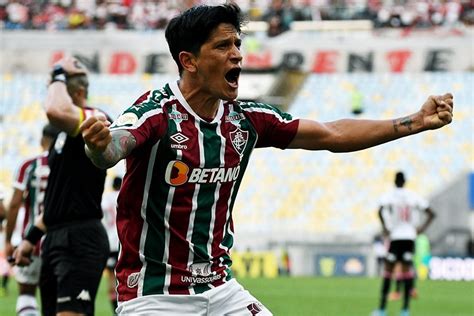 Cano faz 3 gols em 13 minutos e Fluminense vence São Paulo de virada