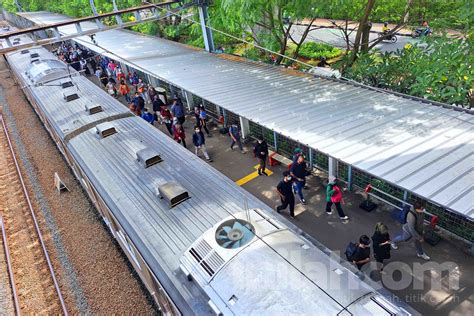 Foto Tarif Tiket KRL Commuter Line Jabodetabek Akan Naik Tahun 2023