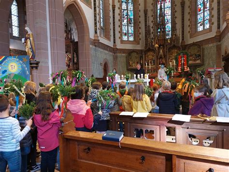 Familien feiern Palmsonntag in Schweich und Föhren