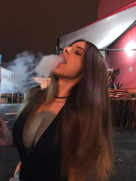 Pin De Capricorniana Em Inspiração Garotas Tumblr Rosto Meninas Fumantes Menina Fumando