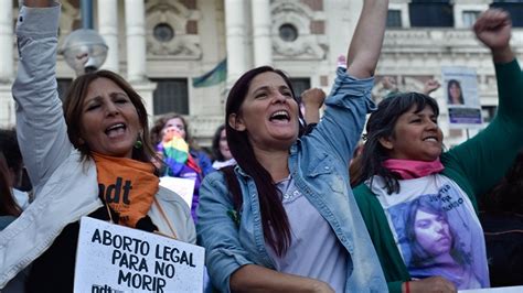 M En La Plata Masiva Marcha Por El Aborto Legal Y Contra El Ajuste