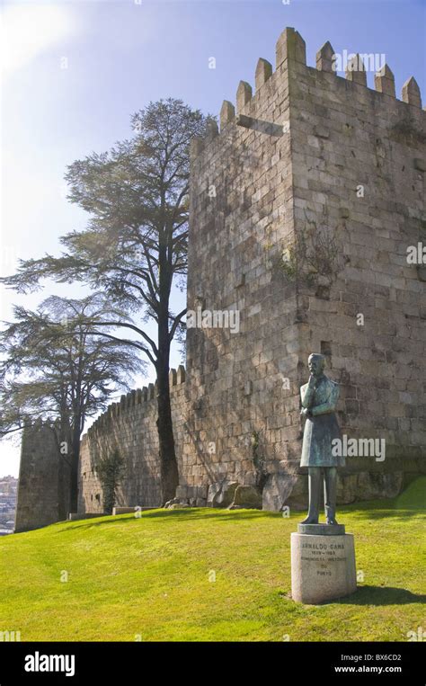 The castle of Guimaraes, UNESCO World Heritage Site, Guimaraes, Portugal, Europe Stock Photo - Alamy