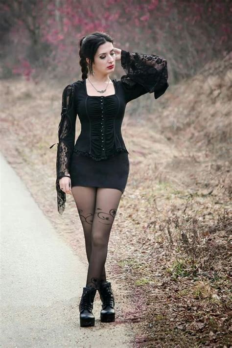 Pin By Andrei Astro On Curves Gothic Fashion Hot Goth Girls Fashion