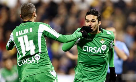 Liga Real Zaragoza Real Betis El Betis Se Aferra A La Lucha Por