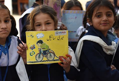 See how education is reaching children in Pakistan | International Rescue Committee (IRC)