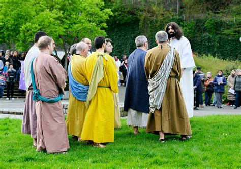 Karfreitagsprozession In Wuppertal Zeigt Den Leidensweg Jesu