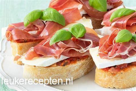 Bruchetta S Met Brie Recept Hapjes Bruschetta Lekker Eten