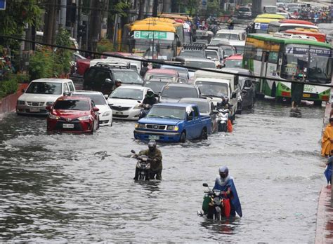 Heavy rains flood Manila | The Manila Times