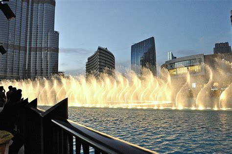 The Dubai Fountain - SMARTTRAVELERS