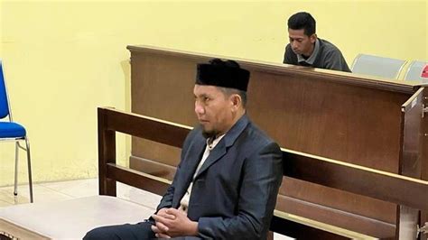 Eks Bupati Bener Meriah Ahmadi Divonis 1 5 Tahun Terbukti Jual Kulit