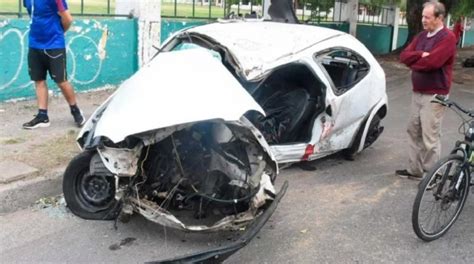 Santa Fe murió un joven que chocó contra un árbol y su acompañante fue