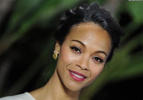 Zoe Saldana High Resolution Beautiful Babe Posing Hot Awards Famous And Nude