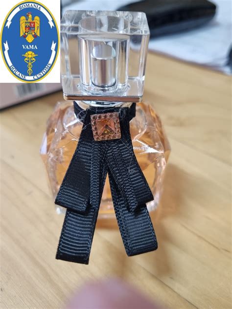 Apă de parfum confiscată de inspectorii vamali Ce valoare are aceasta