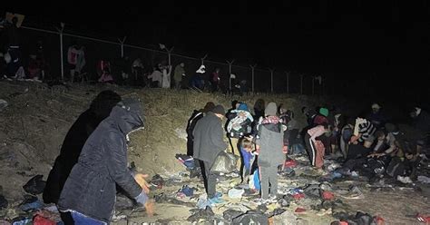 Exclusive Video 600 Migrants Cross Border In 3 Hours Into Texas Border