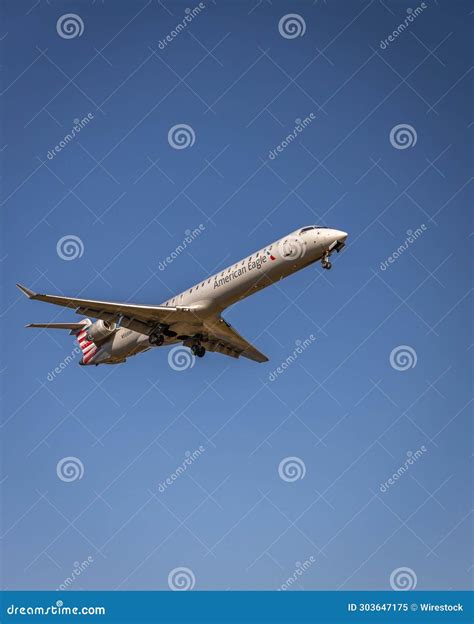 American Eagle Regional Jet Landing At Ronald Reagan Airport In