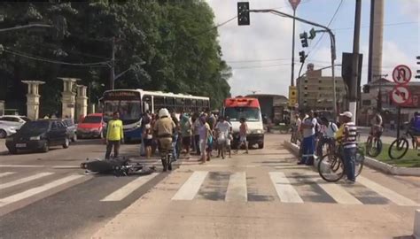 Nibus E Moto Se Envolvem Em Acidente Na Pista Do Brt Em Bel M Par G