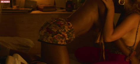 Naked Josephine Ventress In Skate Kitchen