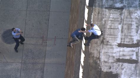 CAUGHT ON CAMERA: Philadelphia police chase ends in wild rooftop arrest ...