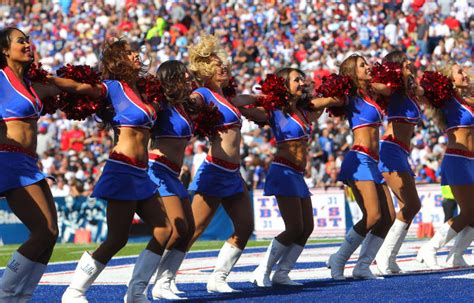 Heres Why The Buffalo Bills Dont Have Any Cheerleaders The Spun