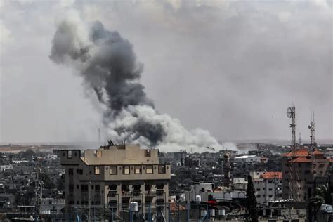 Fotos Palestinos Huyen De Rafah Tras Ordenar Israel La Evacuación Completa Imágenes