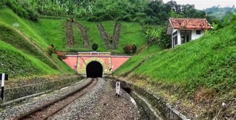 Terowongan Sasaksaat Kisah Misteri Di Balik Terowongan Kereta Api