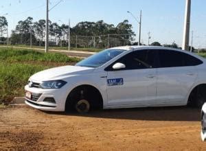 Carro de taxista desaparecido é encontrado sem rodas na Capital