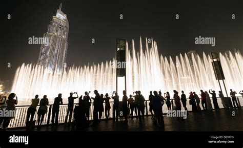 View at night of Dubai Fountain at the Dubai Mall in Downtown Dubai ...