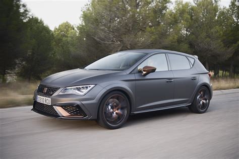 Carbon Trim Makes Seat Leon Cupra R A Sexier Gti Clubsport S